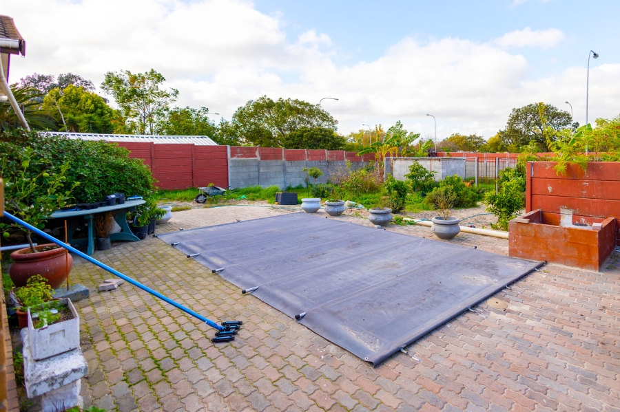 5 Bedroom Property for Sale in Vredekloof Western Cape